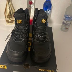 Caterpillar still toe